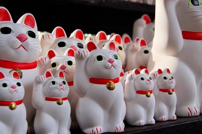 NGÔI ĐỀN CỦA CÁC CHÚ MÈO VẪY TAY